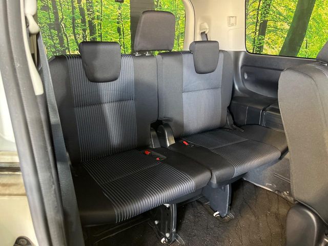 Toyota Voxy 10
