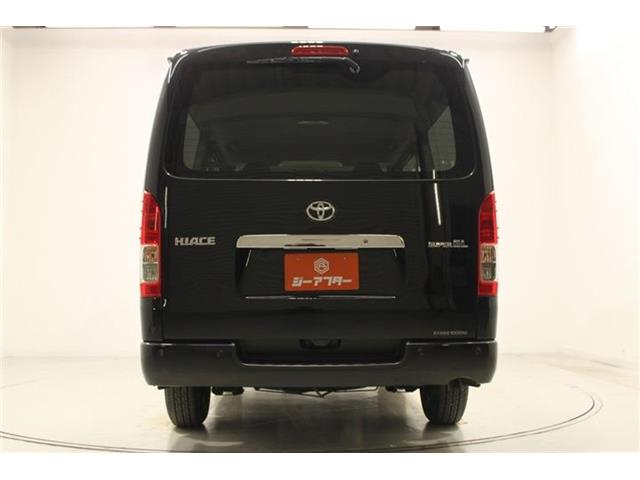 Toyota Hiace Van 13