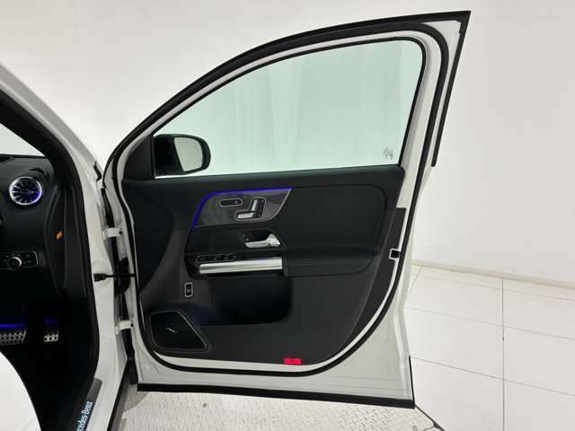 Mercedes-Benz GLA-Class 6