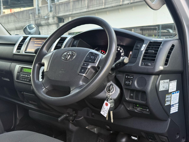 Toyota Hiace Van 11