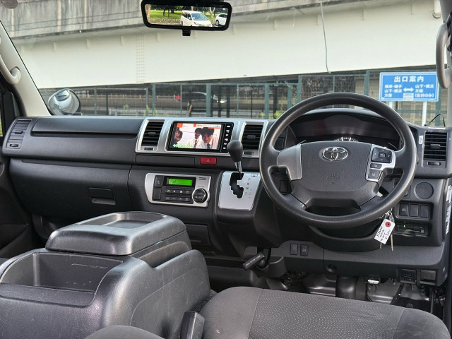 Toyota Hiace Van 12