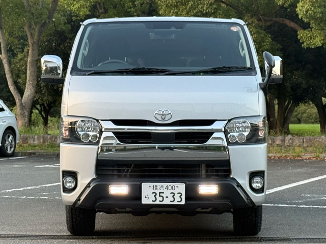 Toyota Hiace Van 5