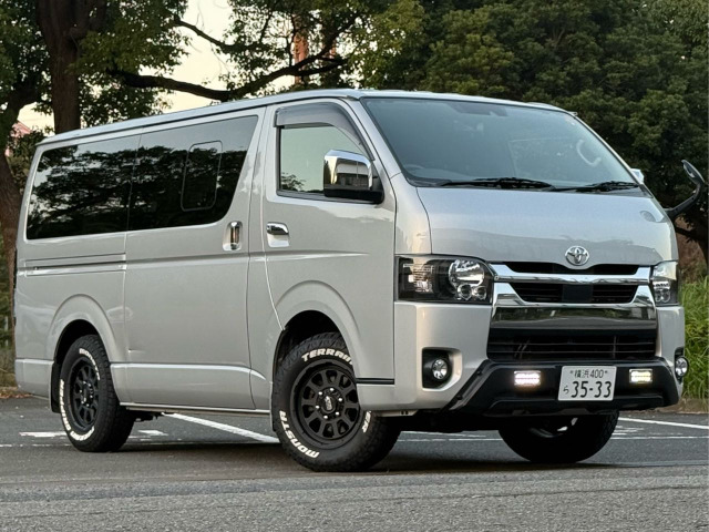 Toyota Hiace Van 7