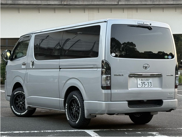 Toyota Hiace Van 8