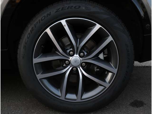Land Rover Discovery Sport 11