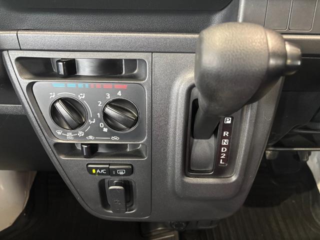 Daihatsu Hijet Cargo 5