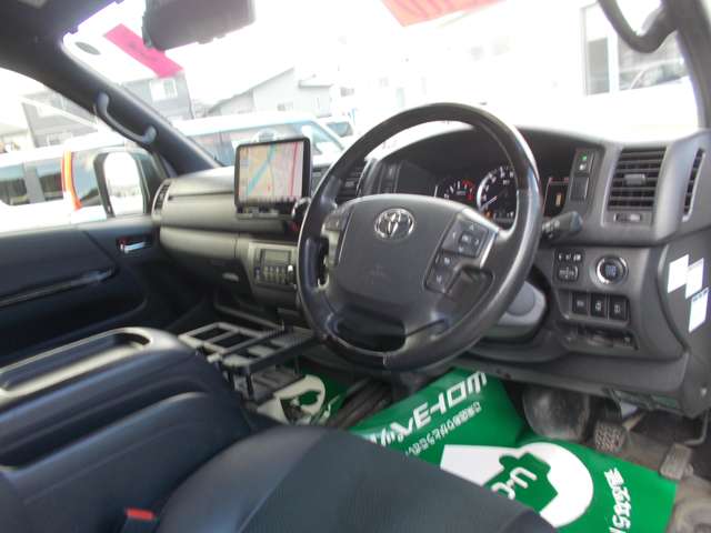 Toyota Hiace Van 12