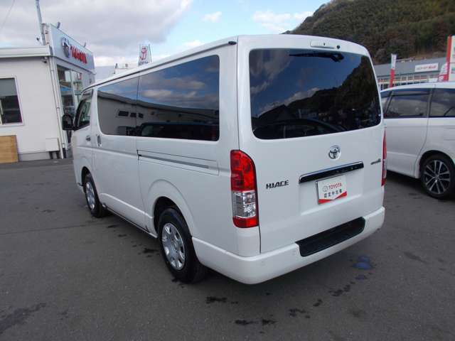 Toyota Hiace Van 3