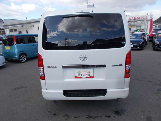 Toyota Hiace Van 4
