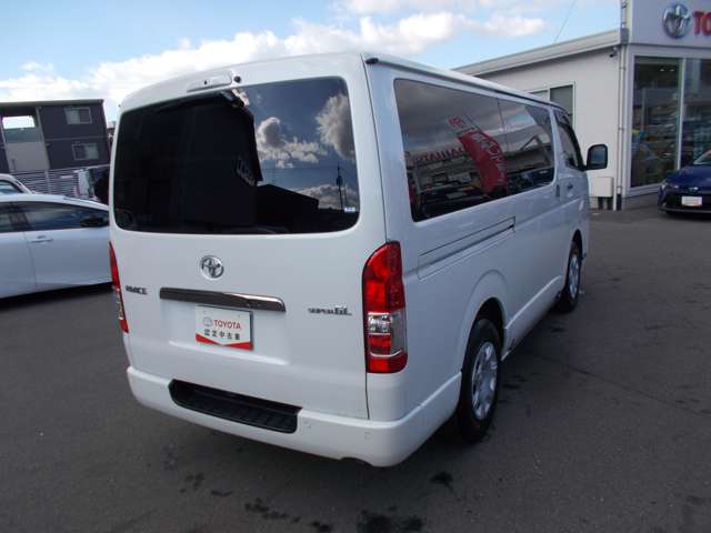 Toyota Hiace Van 5