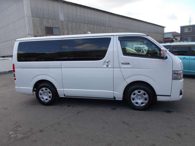 Toyota Hiace Van 6