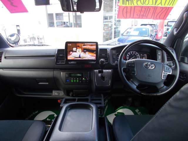 Toyota Hiace Van 9