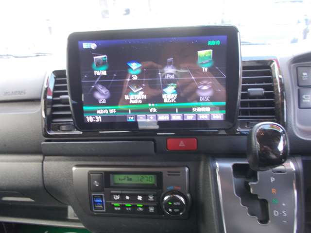 Toyota Hiace Van 10