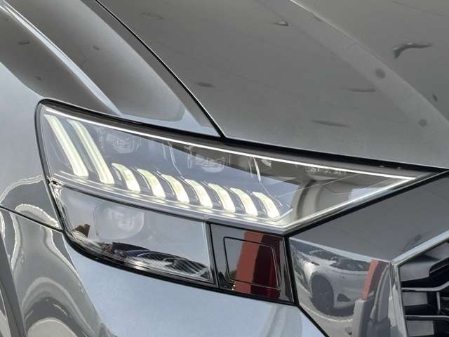 Audi RS Q8 11