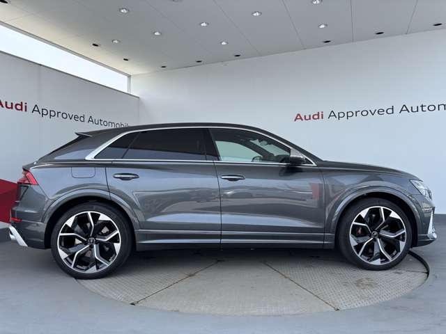 Audi RS Q8 6