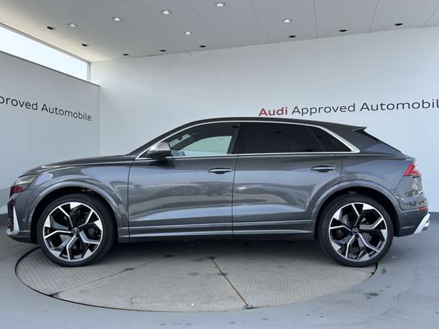 Audi RS Q8 7