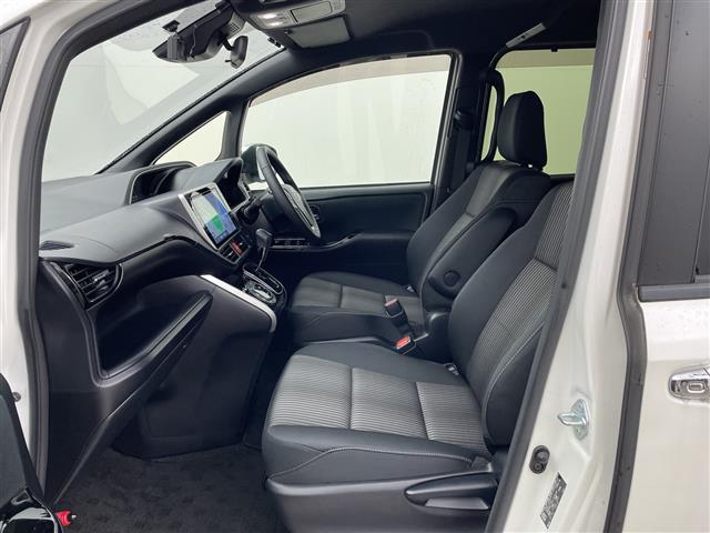 Toyota Voxy 12