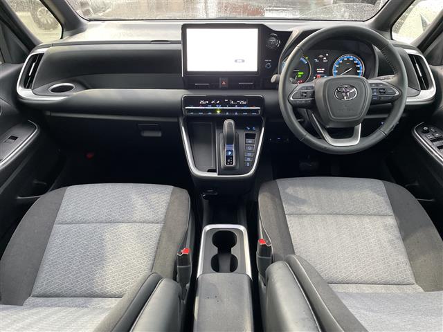 Toyota Voxy 3