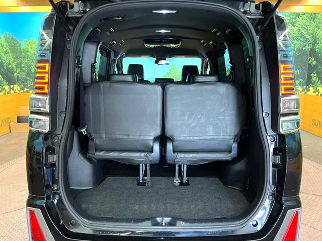 Toyota Voxy 11