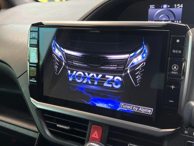 Toyota Voxy 3