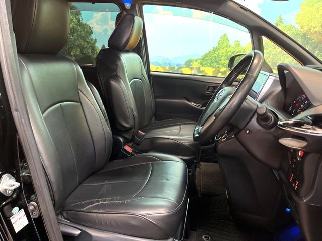 Toyota Voxy 8