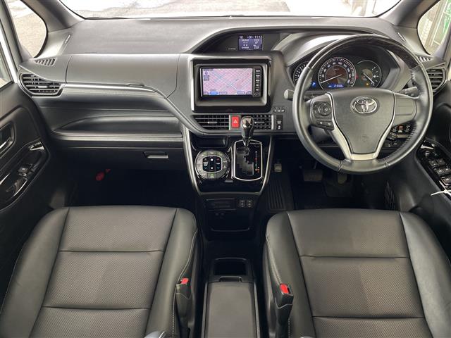 Toyota Esquire 3