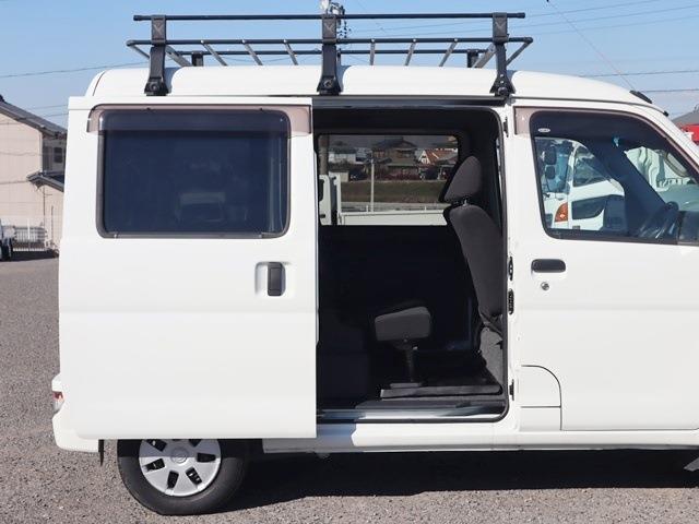 Daihatsu Hijet Cargo 11