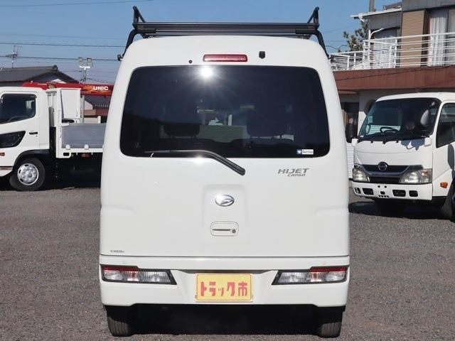 Daihatsu Hijet Cargo 6