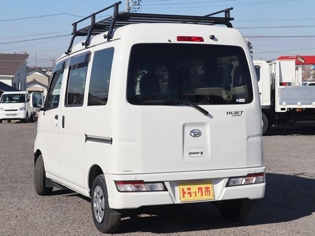 Daihatsu Hijet Cargo 7