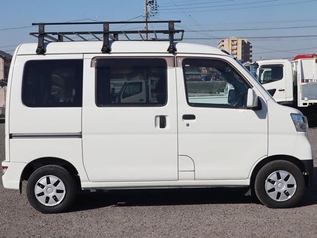 Daihatsu Hijet Cargo 8