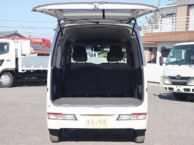 Daihatsu Hijet Cargo 10
