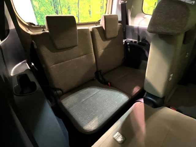 Toyota Sienta 9