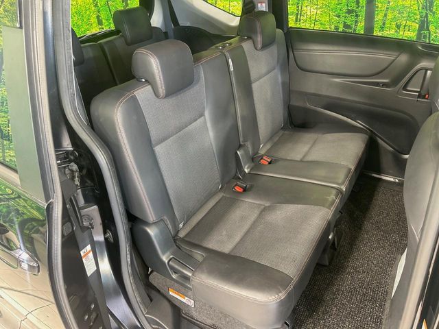 Toyota Sienta 12