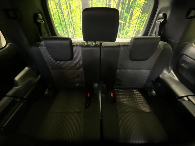 Toyota Voxy 11