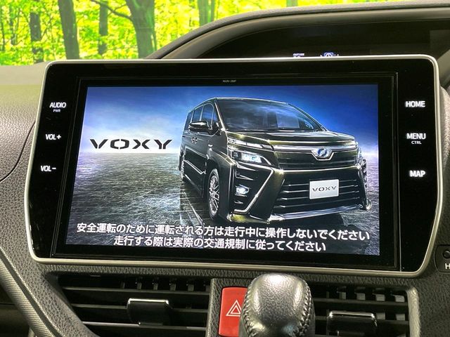Toyota Voxy 4