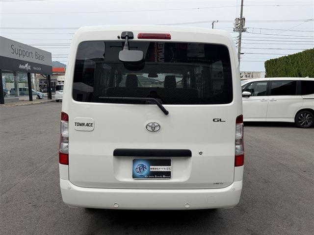 Toyota Town Ace Van 8