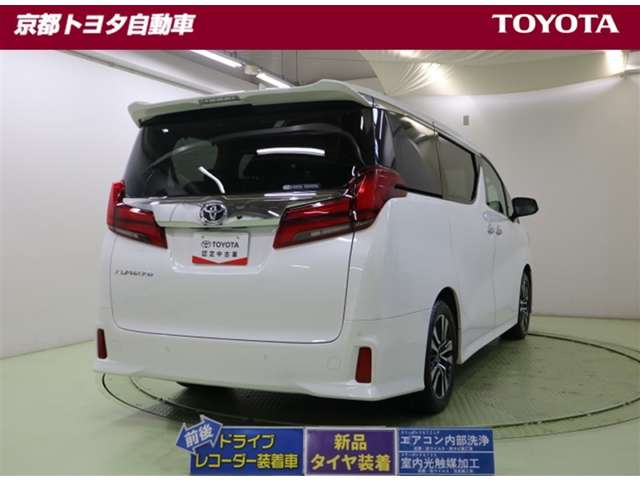 Toyota Alphard 3
