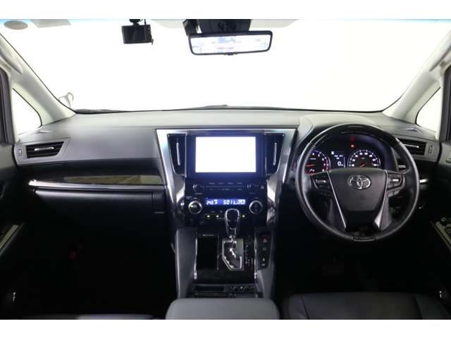 Toyota Alphard 4