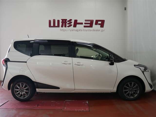 Toyota Sienta 3