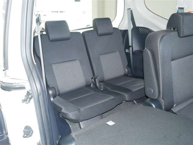 Toyota Sienta 8