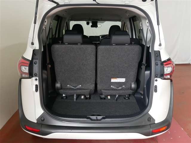 Toyota Sienta 9