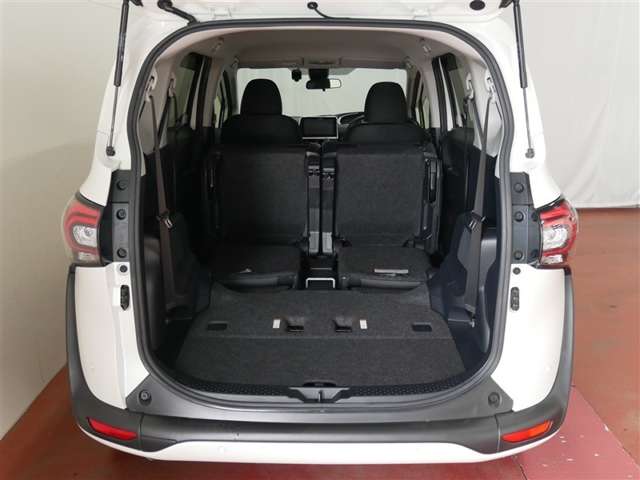 Toyota Sienta 10