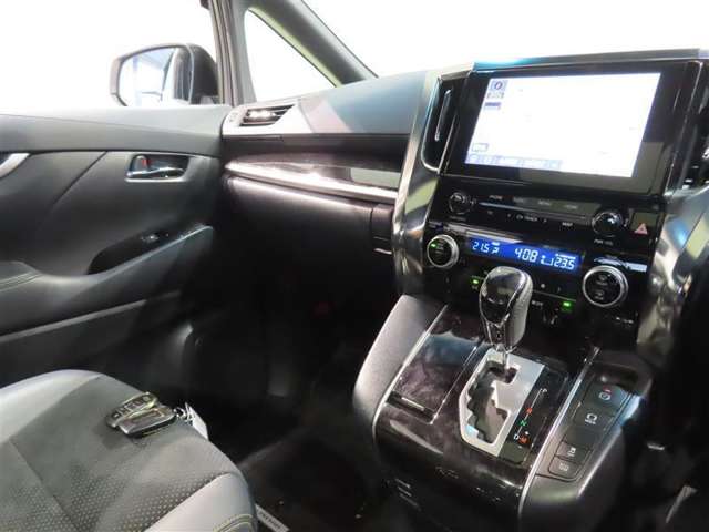 Toyota Alphard 12