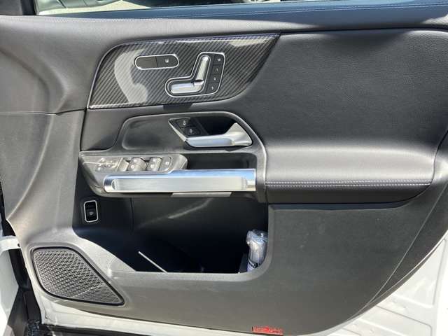 Mercedes-Benz GLB 11