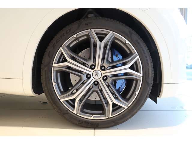 Maserati Levante 6