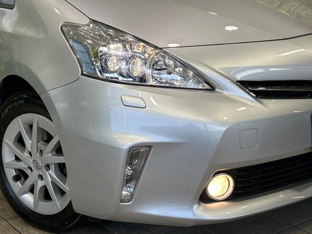 Toyota Prius α 12