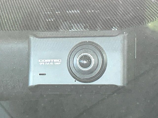 Toyota Prius α 5