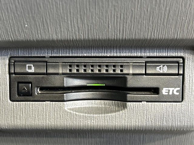 Toyota Prius α 6