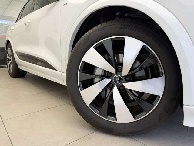 Audi Q6 e-tron 10
