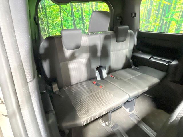 Toyota Noah 11